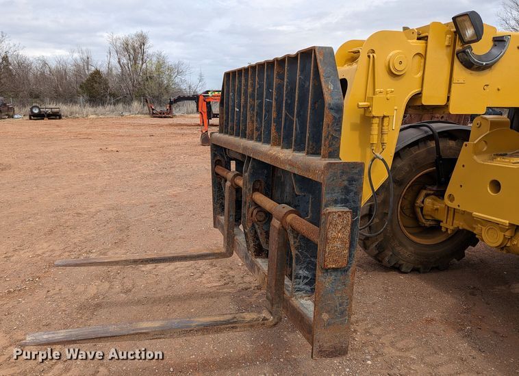 image for item LF9733 2001 Caterpillar TH83  telehandler