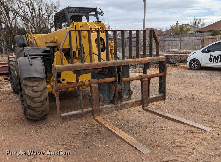 image for item LF9733 2001 Caterpillar TH83  telehandler