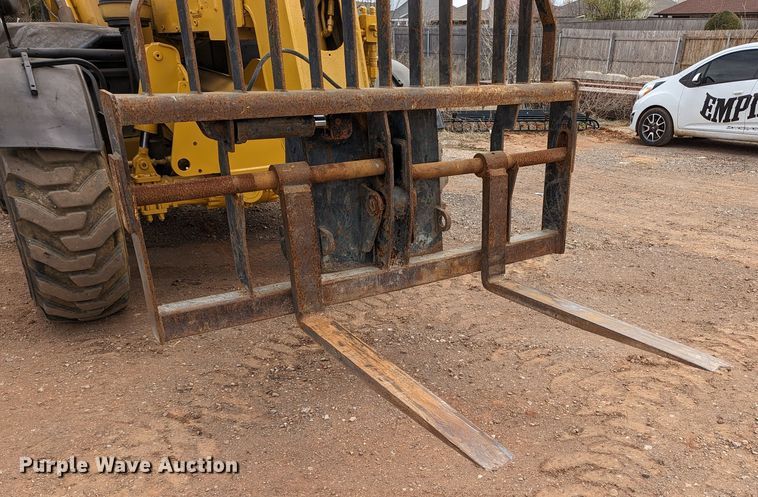 image for item LF9733 2001 Caterpillar TH83  telehandler