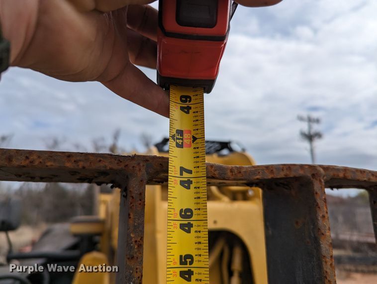 image for item LF9733 2001 Caterpillar TH83  telehandler