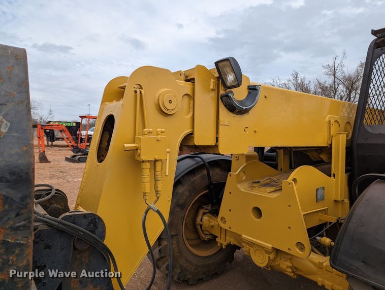 image for item LF9733 2001 Caterpillar TH83  telehandler