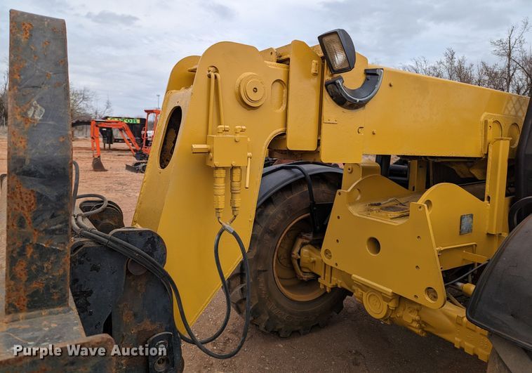 image for item LF9733 2001 Caterpillar TH83  telehandler