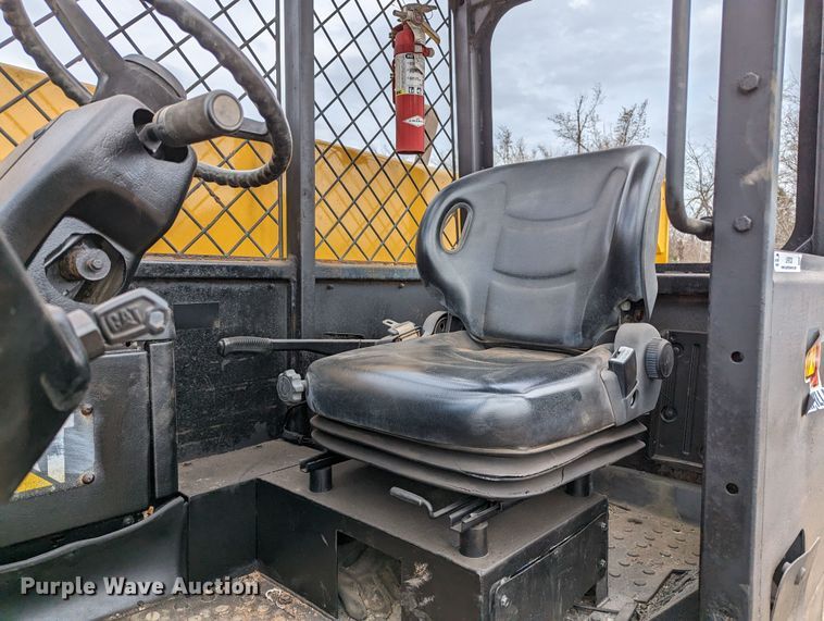 image for item LF9733 2001 Caterpillar TH83  telehandler