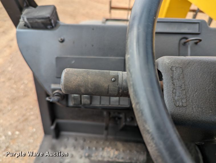 image for item LF9733 2001 Caterpillar TH83  telehandler