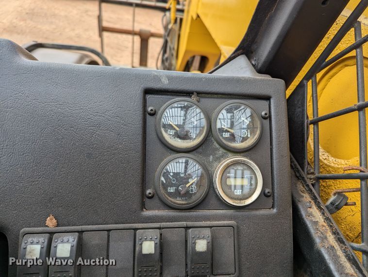 image for item LF9733 2001 Caterpillar TH83  telehandler