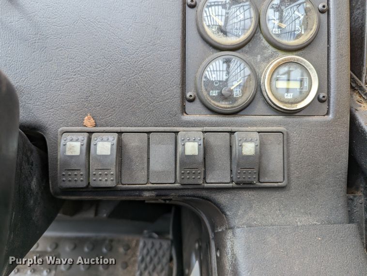 image for item LF9733 2001 Caterpillar TH83  telehandler