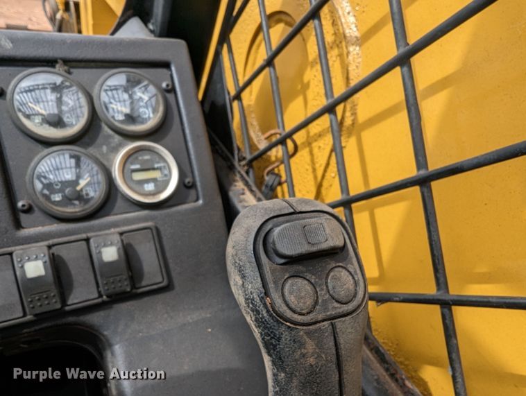 image for item LF9733 2001 Caterpillar TH83  telehandler