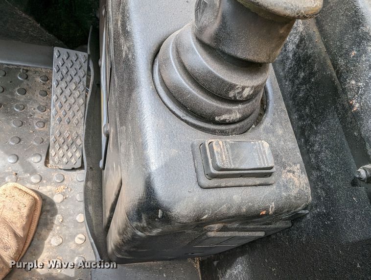 image for item LF9733 2001 Caterpillar TH83  telehandler