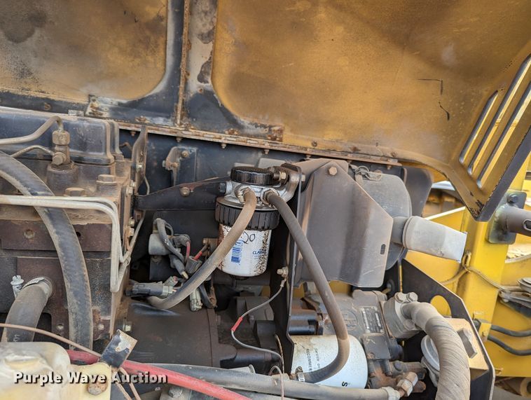 image for item LF9733 2001 Caterpillar TH83  telehandler