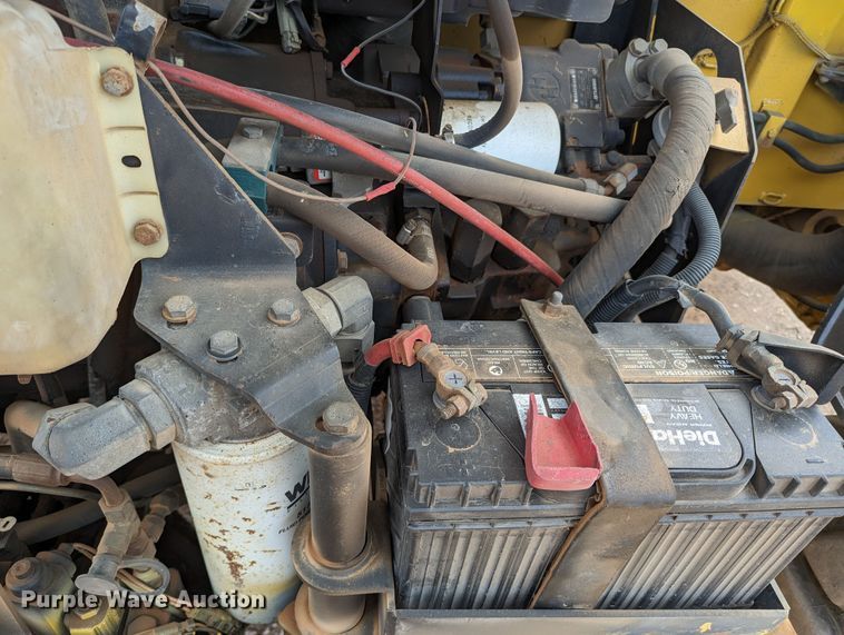 image for item LF9733 2001 Caterpillar TH83  telehandler