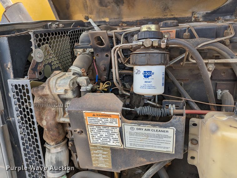 image for item LF9733 2001 Caterpillar TH83  telehandler