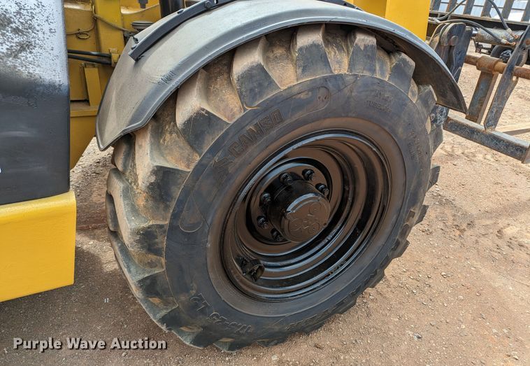 image for item LF9733 2001 Caterpillar TH83  telehandler