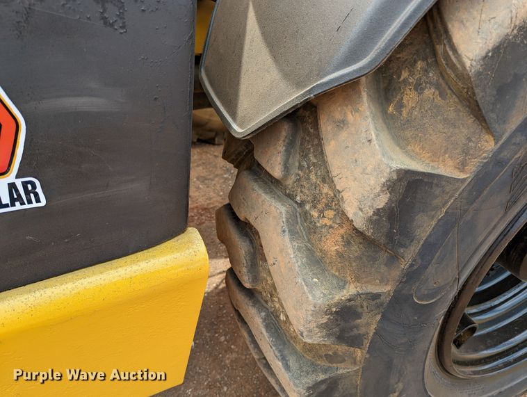 image for item LF9733 2001 Caterpillar TH83  telehandler