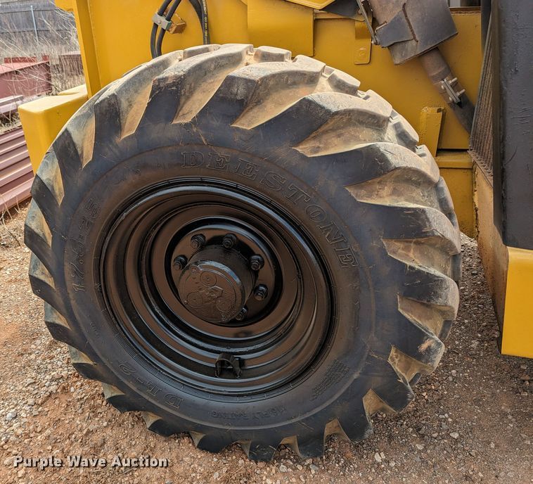 image for item LF9733 2001 Caterpillar TH83  telehandler