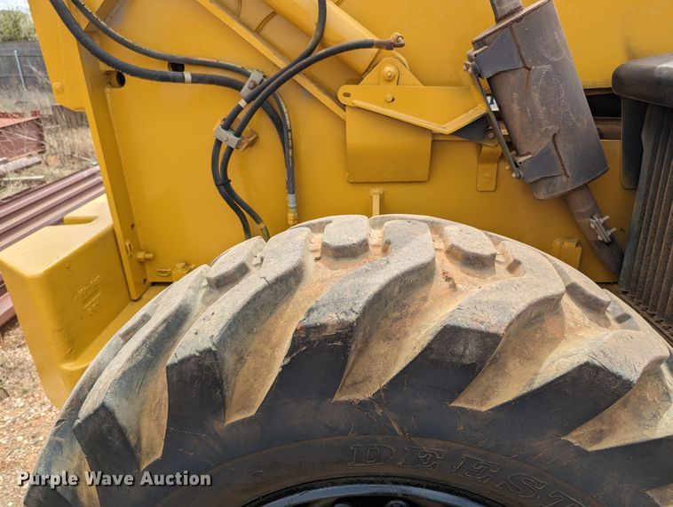 image for item LF9733 2001 Caterpillar TH83  telehandler