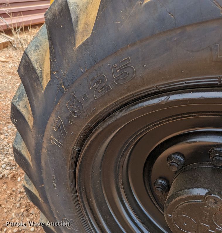 image for item LF9733 2001 Caterpillar TH83  telehandler