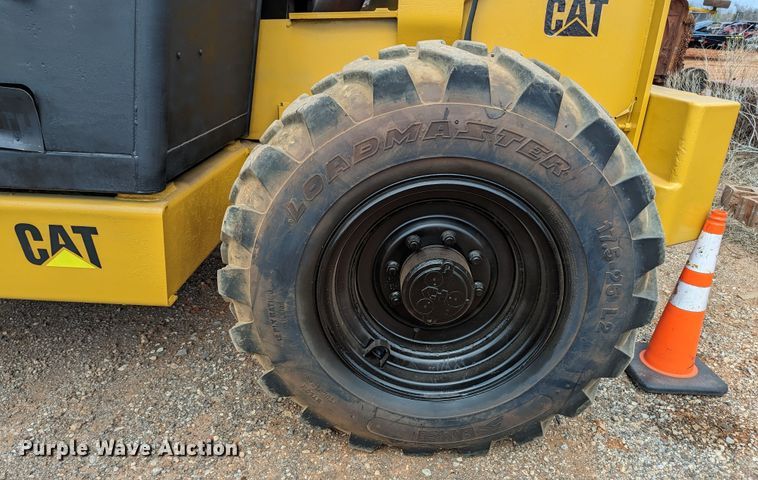 image for item LF9733 2001 Caterpillar TH83  telehandler
