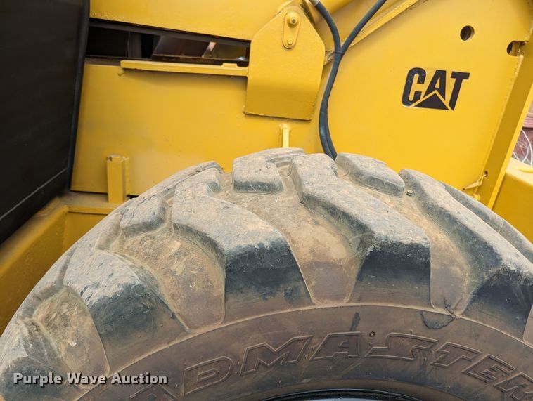 image for item LF9733 2001 Caterpillar TH83  telehandler