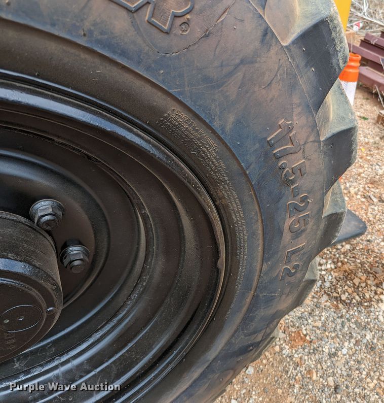 image for item LF9733 2001 Caterpillar TH83  telehandler