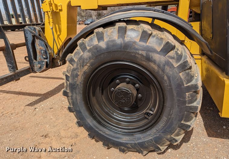 image for item LF9733 2001 Caterpillar TH83  telehandler