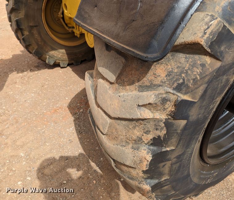 image for item LF9733 2001 Caterpillar TH83  telehandler