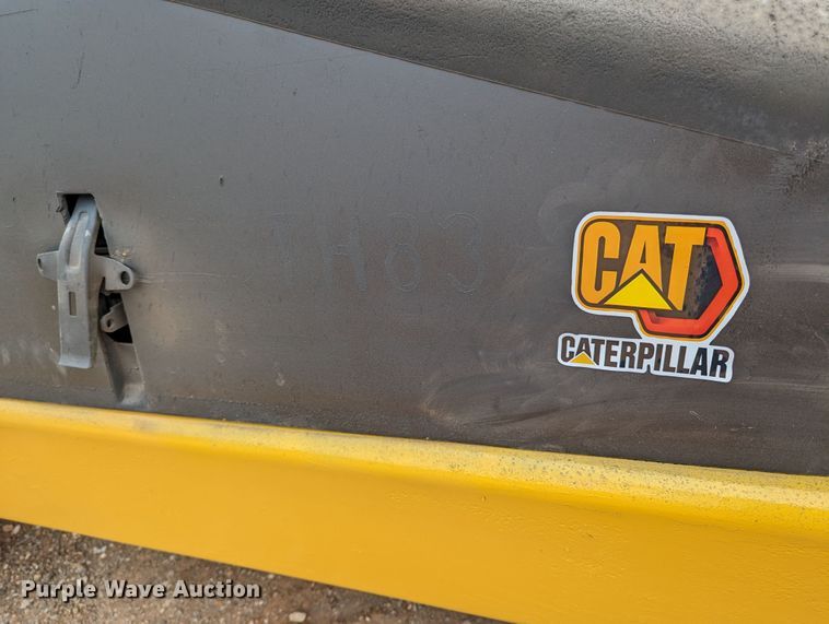image for item LF9733 2001 Caterpillar TH83  telehandler