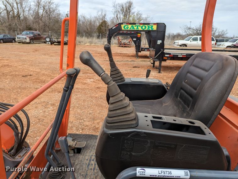 image for item LF9736 2002 Kubota KX41-2  mini excavator