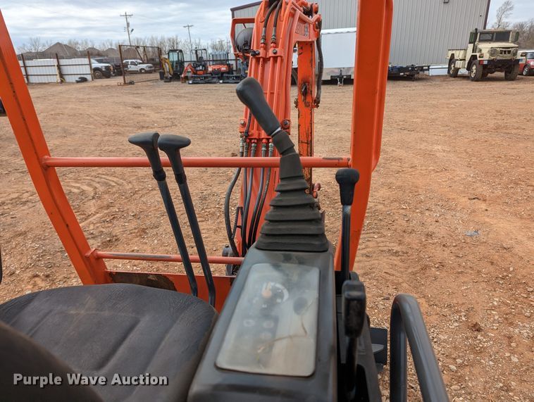 image for item LF9736 2002 Kubota KX41-2  mini excavator