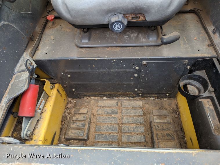 image for item LF9738 2018 New Holland C227 tracked skid steer loader