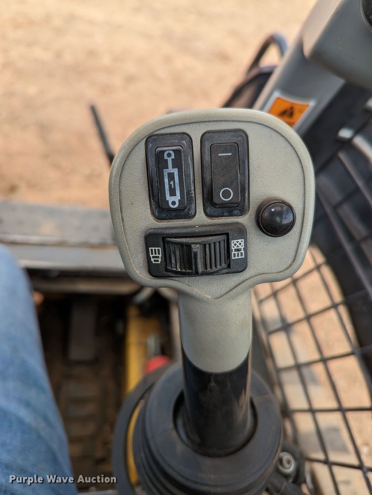 image for item LF9738 2018 New Holland C227 tracked skid steer loader