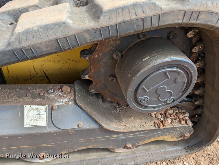 image for item LF9738 2018 New Holland C227 tracked skid steer loader