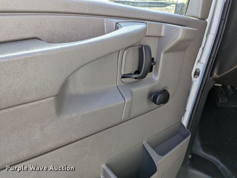 image for item LF9739 2009 Chevrolet Express G3500  school bus