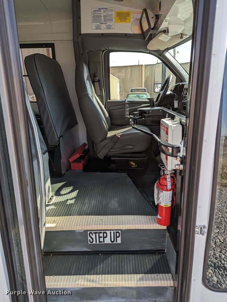 image for item LF9739 2009 Chevrolet Express G3500  school bus