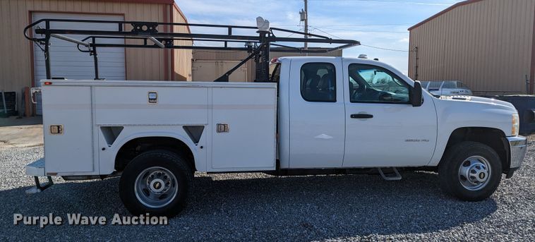 image for item LF9740 2011 Chevrolet Silverado 3500HD  Ext. Cab utility bed pickup truck