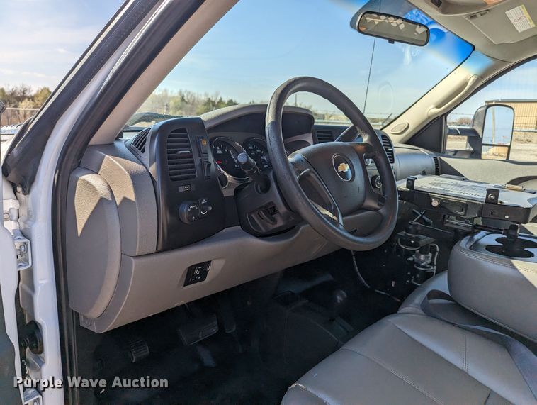 image for item LF9740 2011 Chevrolet Silverado 3500HD  Ext. Cab utility bed pickup truck