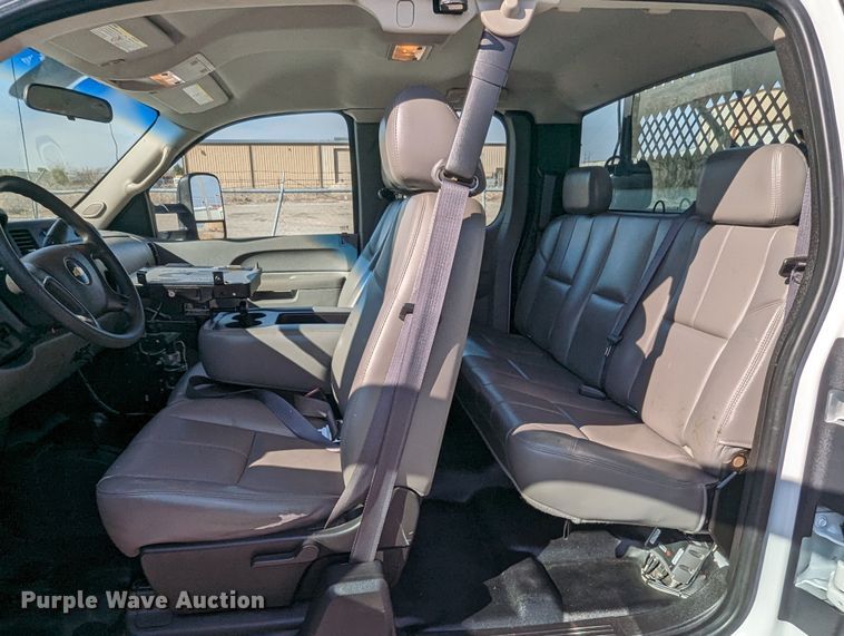 image for item LF9740 2011 Chevrolet Silverado 3500HD  Ext. Cab utility bed pickup truck