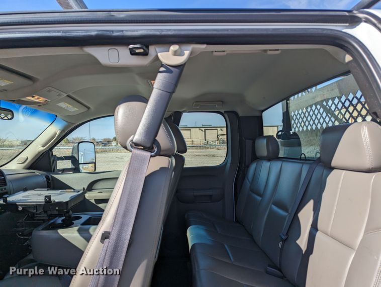 image for item LF9740 2011 Chevrolet Silverado 3500HD  Ext. Cab utility bed pickup truck