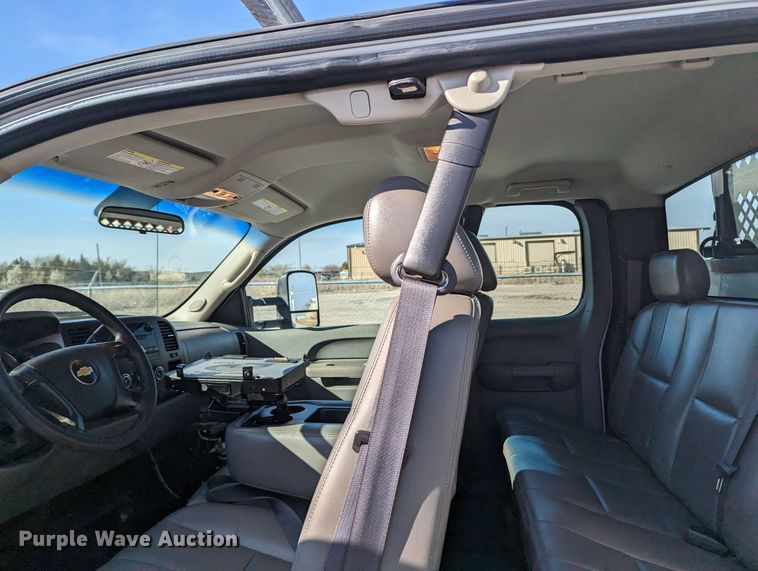 image for item LF9740 2011 Chevrolet Silverado 3500HD  Ext. Cab utility bed pickup truck