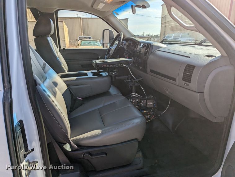 image for item LF9740 2011 Chevrolet Silverado 3500HD  Ext. Cab utility bed pickup truck