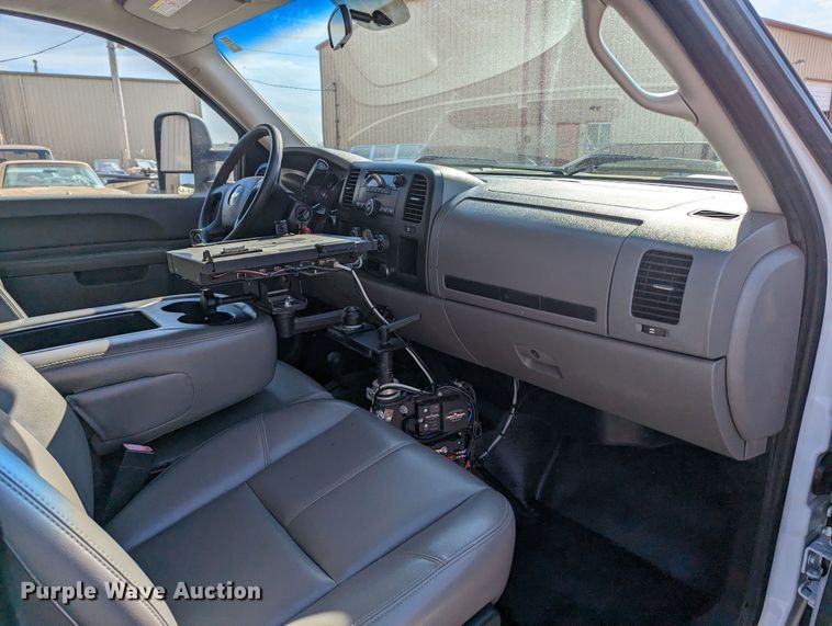 image for item LF9740 2011 Chevrolet Silverado 3500HD  Ext. Cab utility bed pickup truck