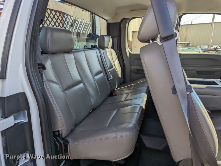 image for item LF9740 2011 Chevrolet Silverado 3500HD  Ext. Cab utility bed pickup truck