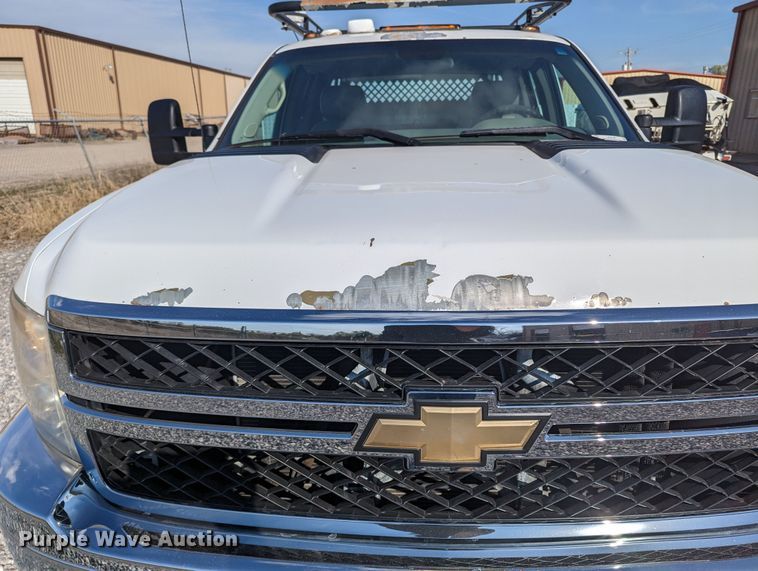 image for item LF9740 2011 Chevrolet Silverado 3500HD  Ext. Cab utility bed pickup truck