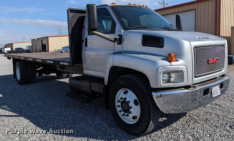 image for item LF9741 2005 GMC C7  flatbed truck