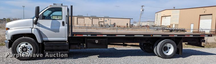 image for item LF9741 2005 GMC C7  flatbed truck