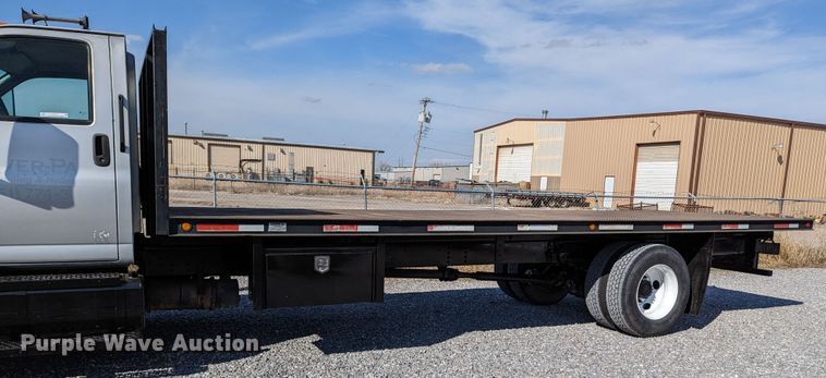 image for item LF9741 2005 GMC C7  flatbed truck