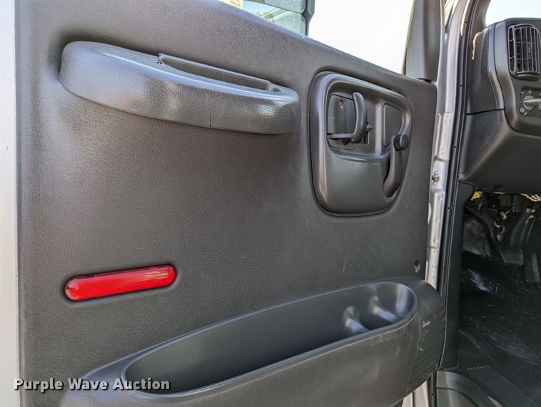 image for item LF9741 2005 GMC C7  flatbed truck