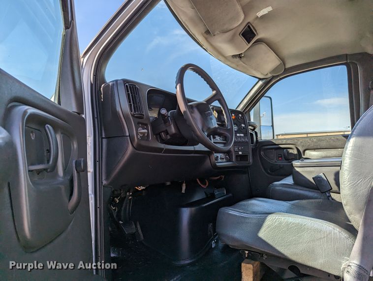 image for item LF9741 2005 GMC C7  flatbed truck