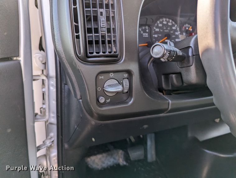 image for item LF9741 2005 GMC C7  flatbed truck