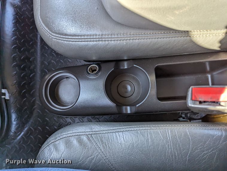 image for item LF9741 2005 GMC C7  flatbed truck