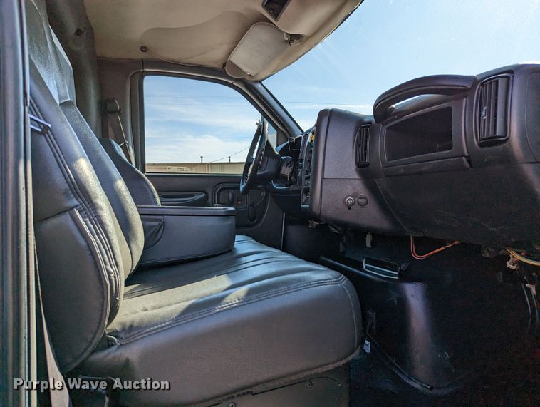 image for item LF9741 2005 GMC C7  flatbed truck